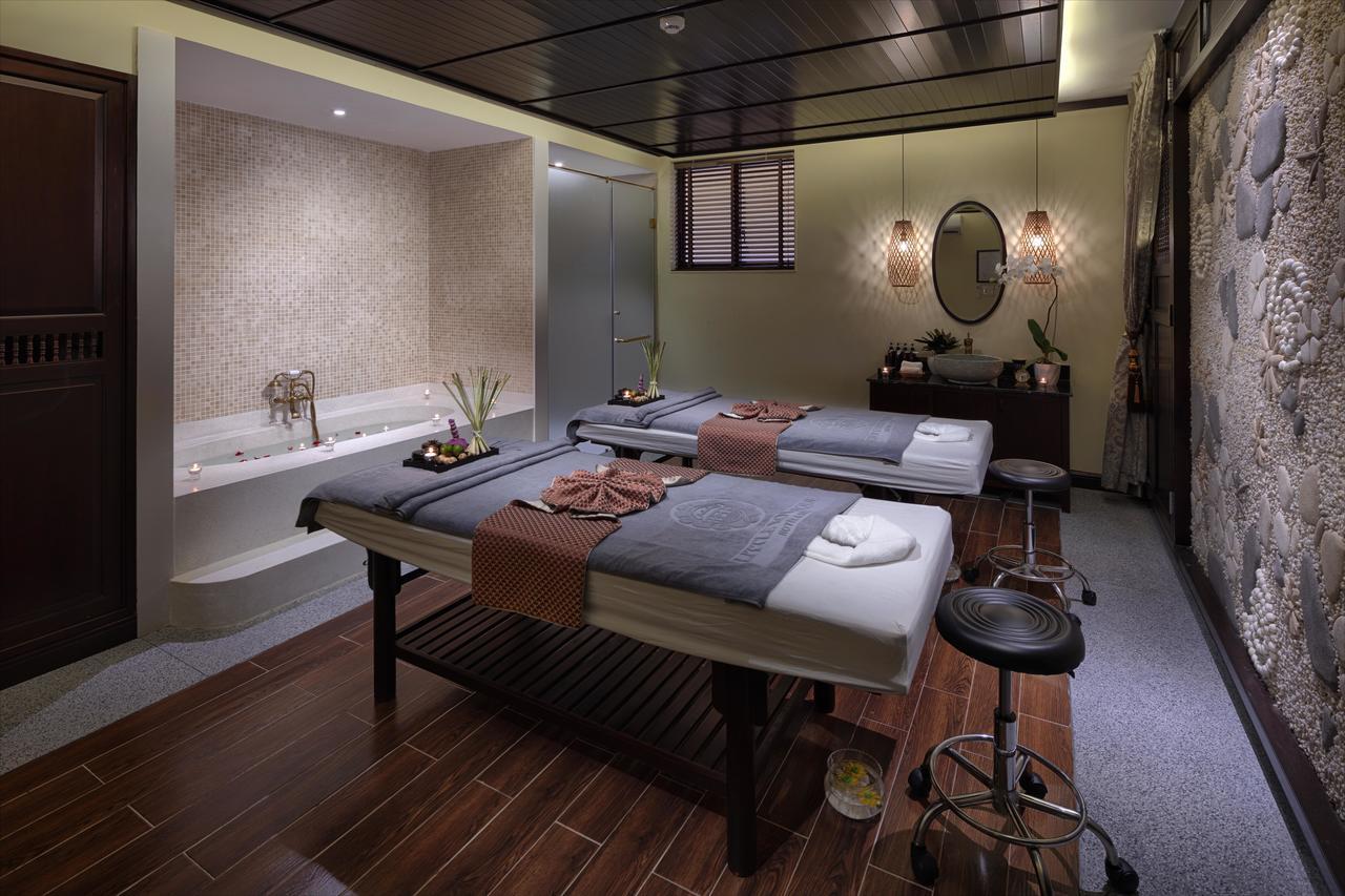 Little Riverside Hoi An . A Luxury Hotel & Spa Esterno foto A spa treatment room