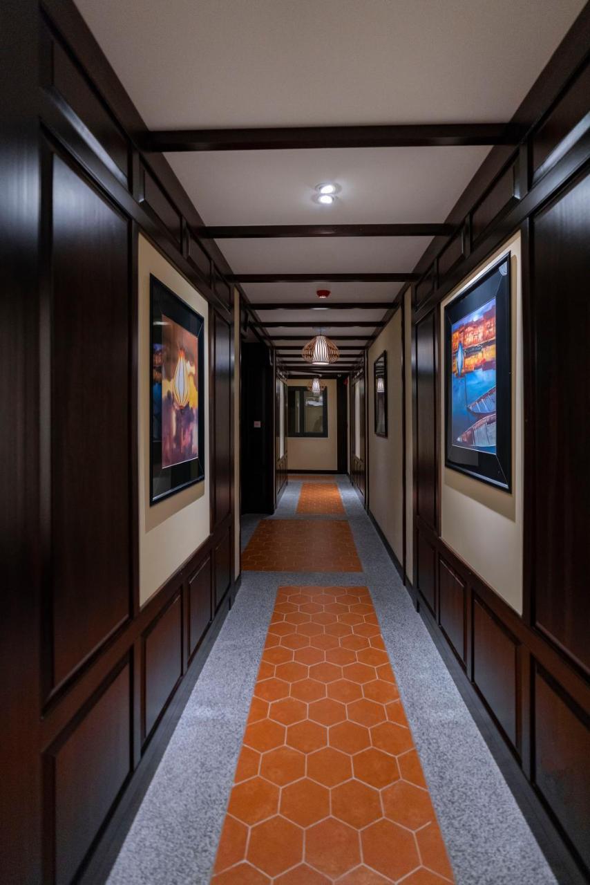 Little Riverside Hoi An . A Luxury Hotel & Spa Esterno foto A hallway on the 10th floor of the hotel