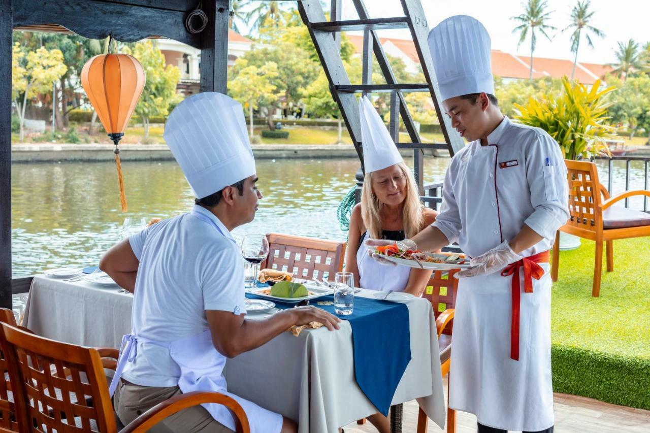 Little Riverside Hoi An . A Luxury Hotel & Spa Esterno foto A restaurant in Hoi An, Vietnam