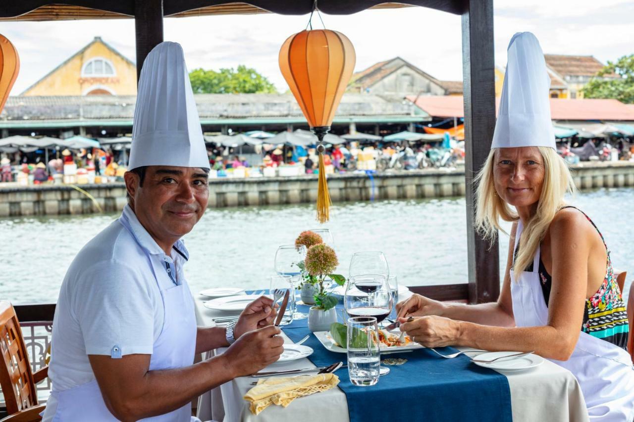 Little Riverside Hoi An . A Luxury Hotel & Spa Esterno foto A floating restaurant in Vietnam