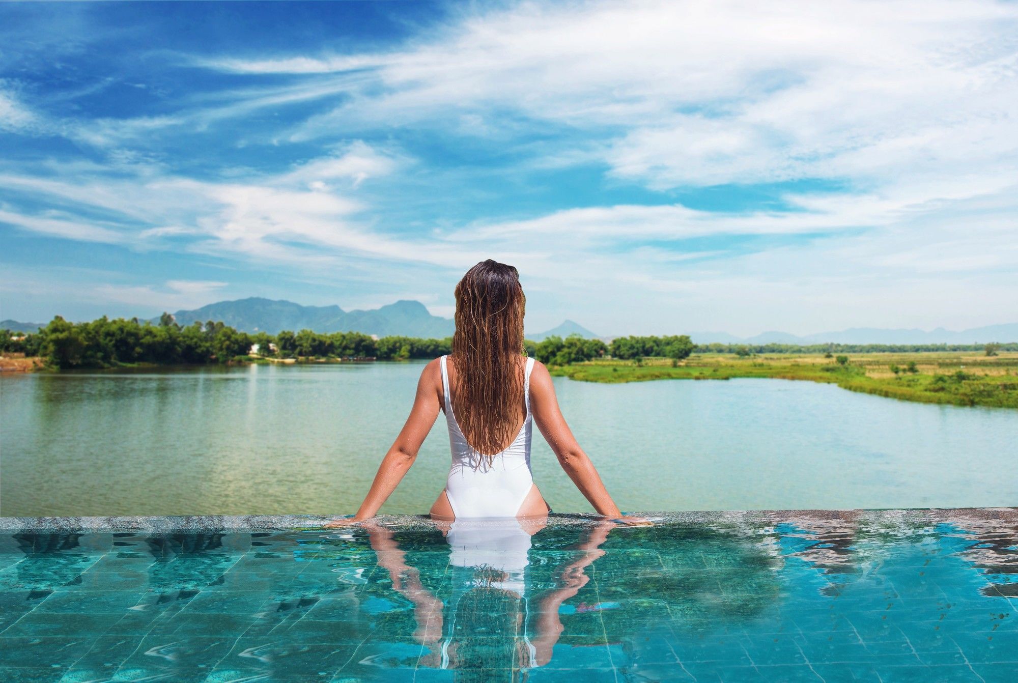 Little Riverside Hoi An . A Luxury Hotel & Spa Esterno foto A woman in a swimsuit